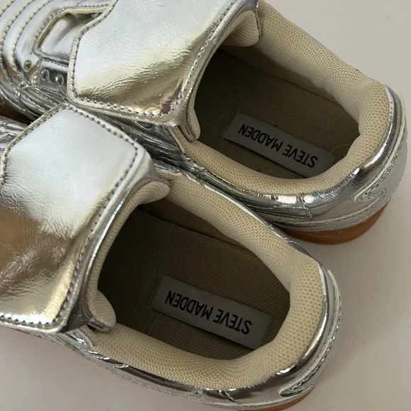 Steve Madden Madrid Silver Low Top Sneakers - Never worn, missing laces size 5 - Picture 11 of 12